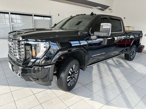 Used 2025 GMC Sierra 2500 Denali Ultimate image 3