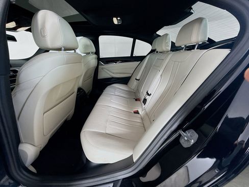 Used 2023 BMW 530i w/ Convenience Package image 25