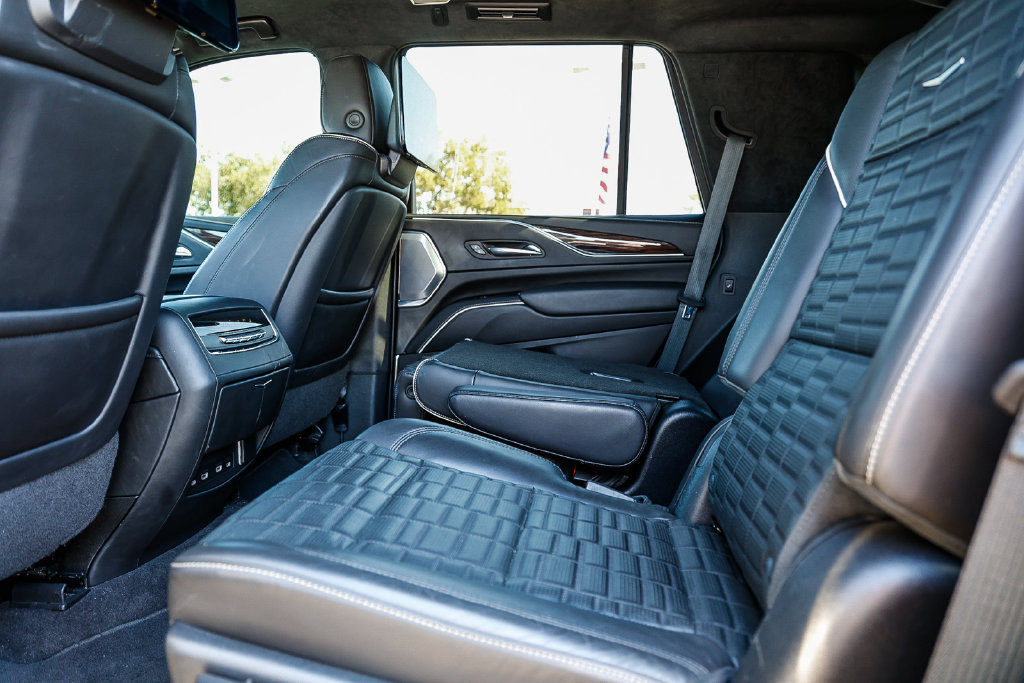 Used 2023 Cadillac Escalade Sport Platinum w/ LPO, ONYX Package AWD/4WD image 35