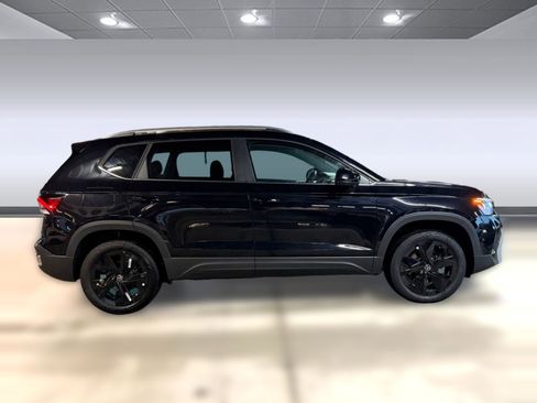 New 2026 Volkswagen Taos SE FWD image 7