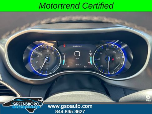 Used 2024 Chrysler Pacifica Touring-L FWD image 23