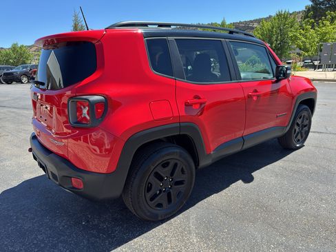 Used 2018 Jeep Renegade Trailhawk AWD/4WD image 8