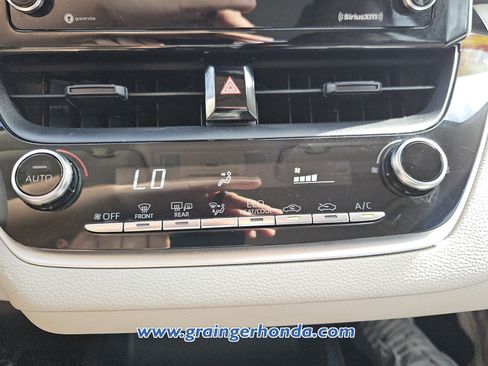 Used 2021 Toyota Corolla LE FWD image 17