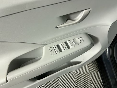 Used 2025 Hyundai Kona SEL image 14