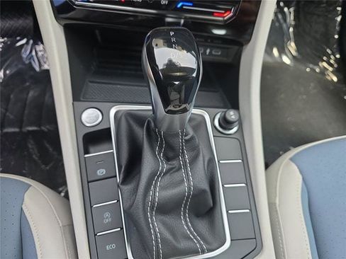 New 2026 Volkswagen Jetta SE FWD image 18