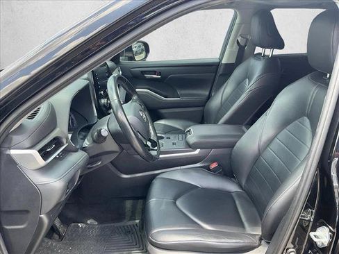Used 2020 Toyota Highlander XLE FWD image 7