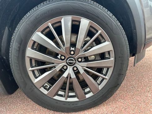 Used 2022 Nissan Pathfinder SL w/ SL Premium Package image 32