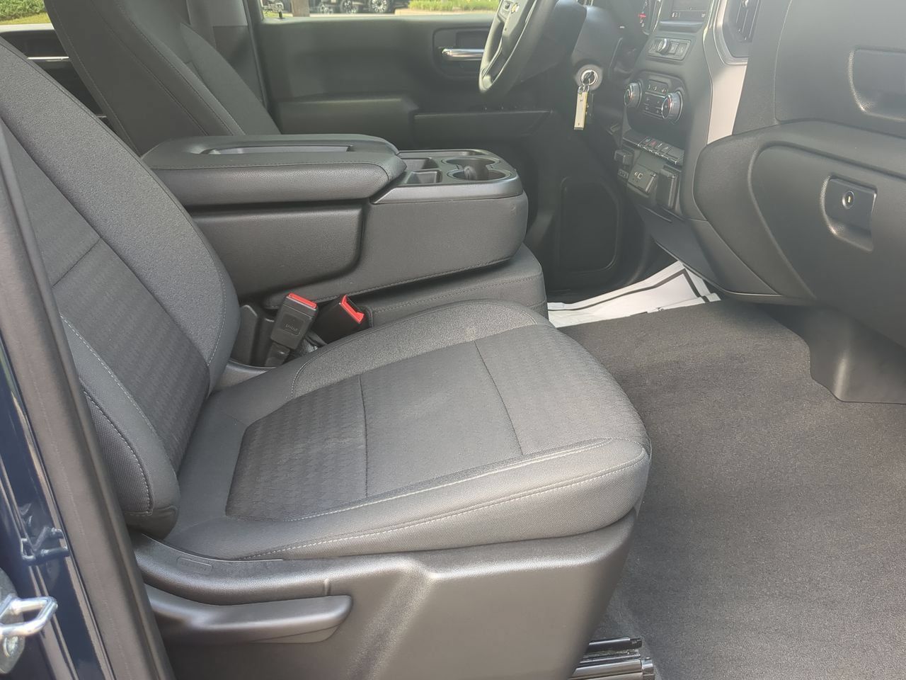 Used 2022 Chevrolet Silverado 2500 Custom w/ Custom Convenience Package AWD/4WD image 28
