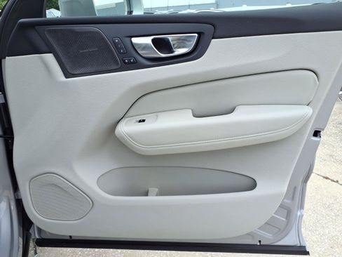 Certified 2023 Volvo XC60 B5 Ultimate w/ Protection Package Premier AWD/4WD image 13