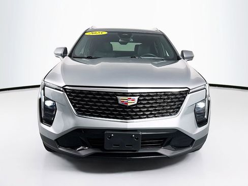 Used 2025 Cadillac XT4 Premium Luxury image 2