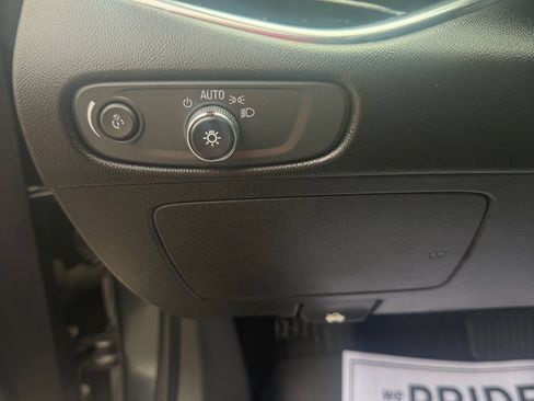 Used 2017 Chevrolet Malibu LT FWD image 19