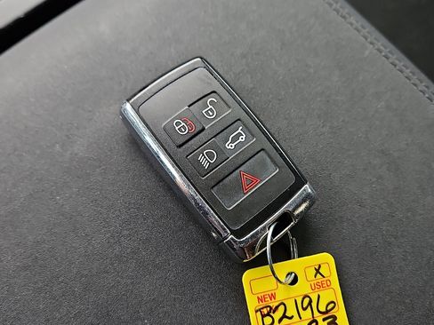 Used 2023 Land Rover Defender 110 image 20