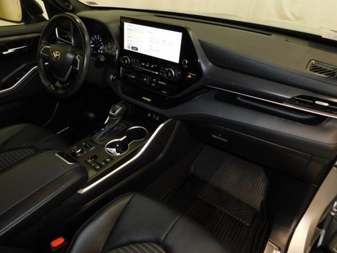 Used 2023 Toyota Highlander XSE image 20
