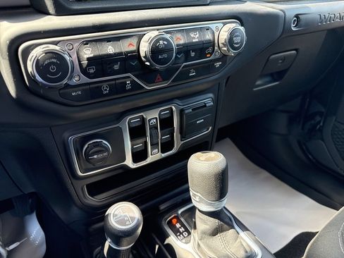 Used 2021 Jeep Wrangler Unlimited Sport AWD/4WD image 9