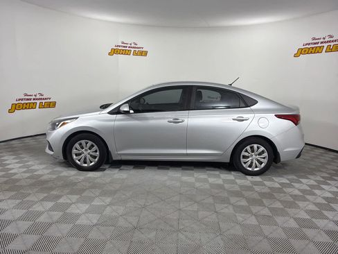 Used 2018 Hyundai Accent SE FWD image 2