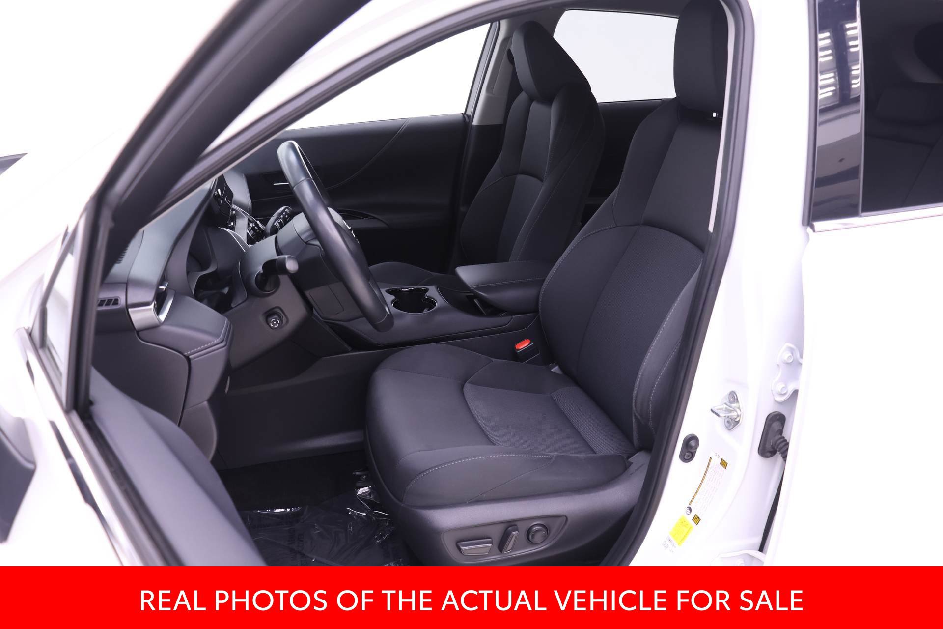 Used 2023 Toyota Venza LE AWD/4WD image 4