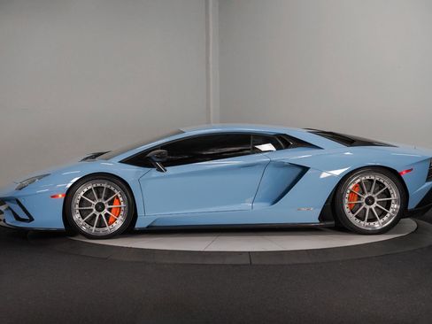 Used 2018 Lamborghini Aventador S image 8