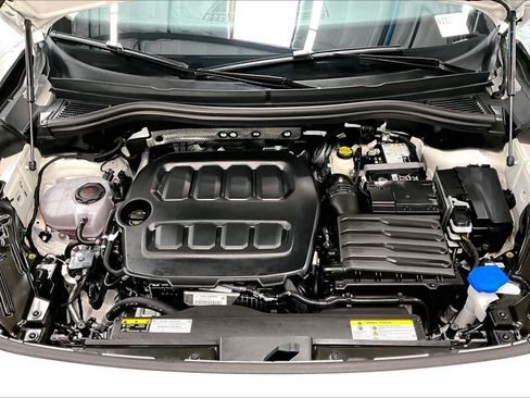 Certified 2025 Volkswagen Tiguan SE image 12