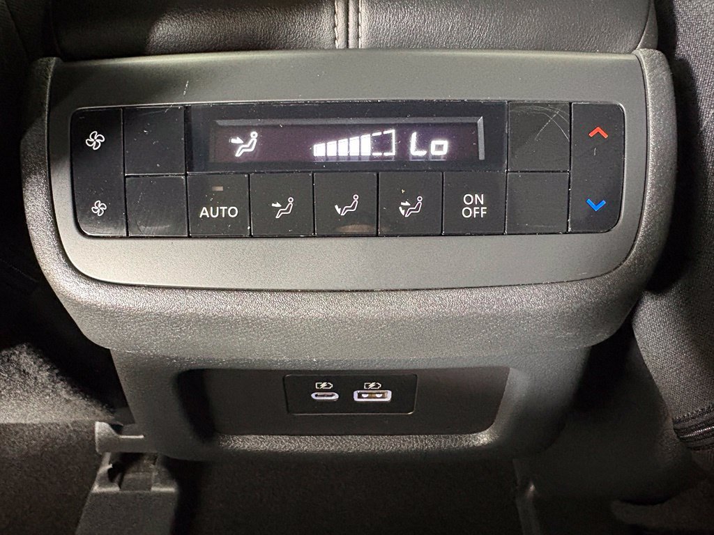 Used 2024 Nissan Pathfinder SV FWD image 38