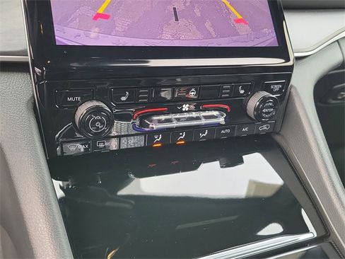 New 2025 Jeep Grand Cherokee Limited w/ Trailer Tow Package image 19