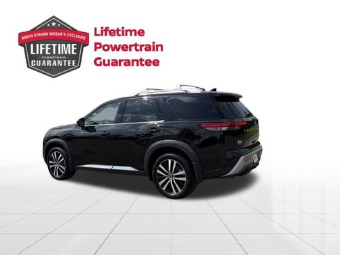 Certified 2025 Nissan Pathfinder Platinum w/ Cargo Package AWD/4WD image 3