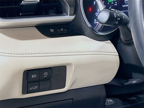 Used 2023 Toyota Highlander L image 8