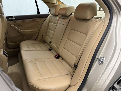 Used 2005 Volkswagen Jetta 2.5 image 16