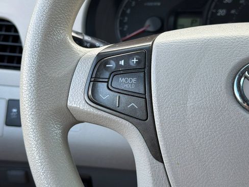 Used 2014 Toyota Sienna LE FWD image 36