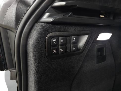 Used 2026 BMW X7 xDrive40i w/ M Sport Package AWD/4WD image 9