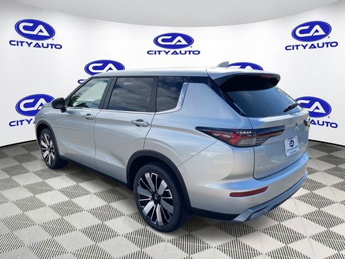 New 2025 Mitsubishi Outlander SE image 5