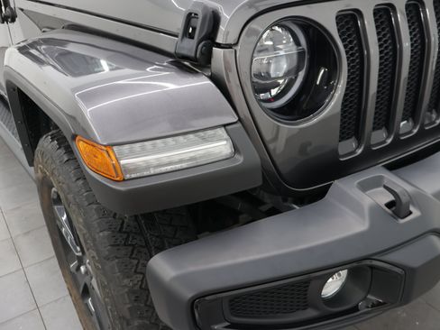 Used 2022 Jeep Wrangler Unlimited Sahara AWD/4WD image 20