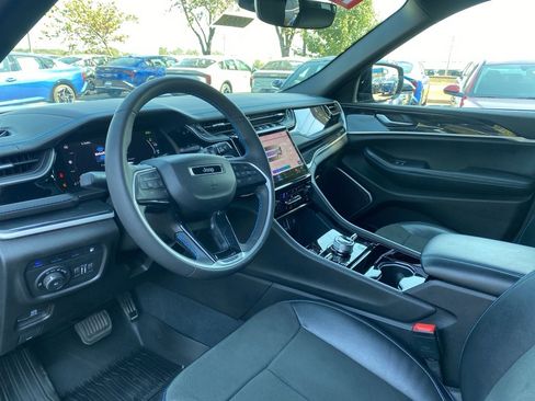 Used 2022 Jeep Grand Cherokee Trailhawk image 11