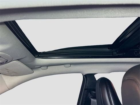 Certified 2022 Jeep Cherokee Limited image 31