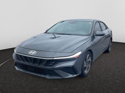 Used 2024 Hyundai Elantra SEL w/ Convenience Package