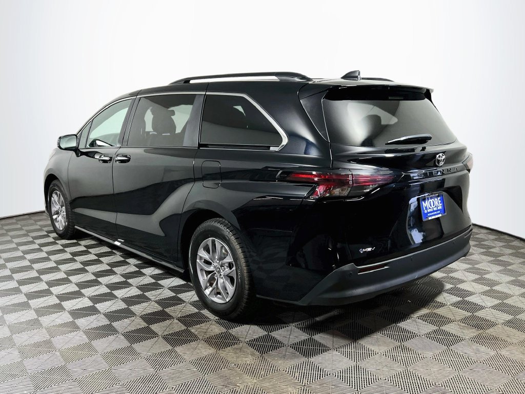 Certified 2026 Toyota Sienna XLE FWD image 5