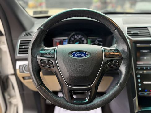 Used 2016 Ford Explorer Limited w/ Equipment Group 301A FWD image 10