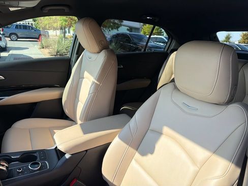Used 2024 Cadillac XT4 Luxury w/ Cold Weather Package FWD image 23