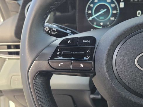 Used 2025 Hyundai Elantra Limited image 22