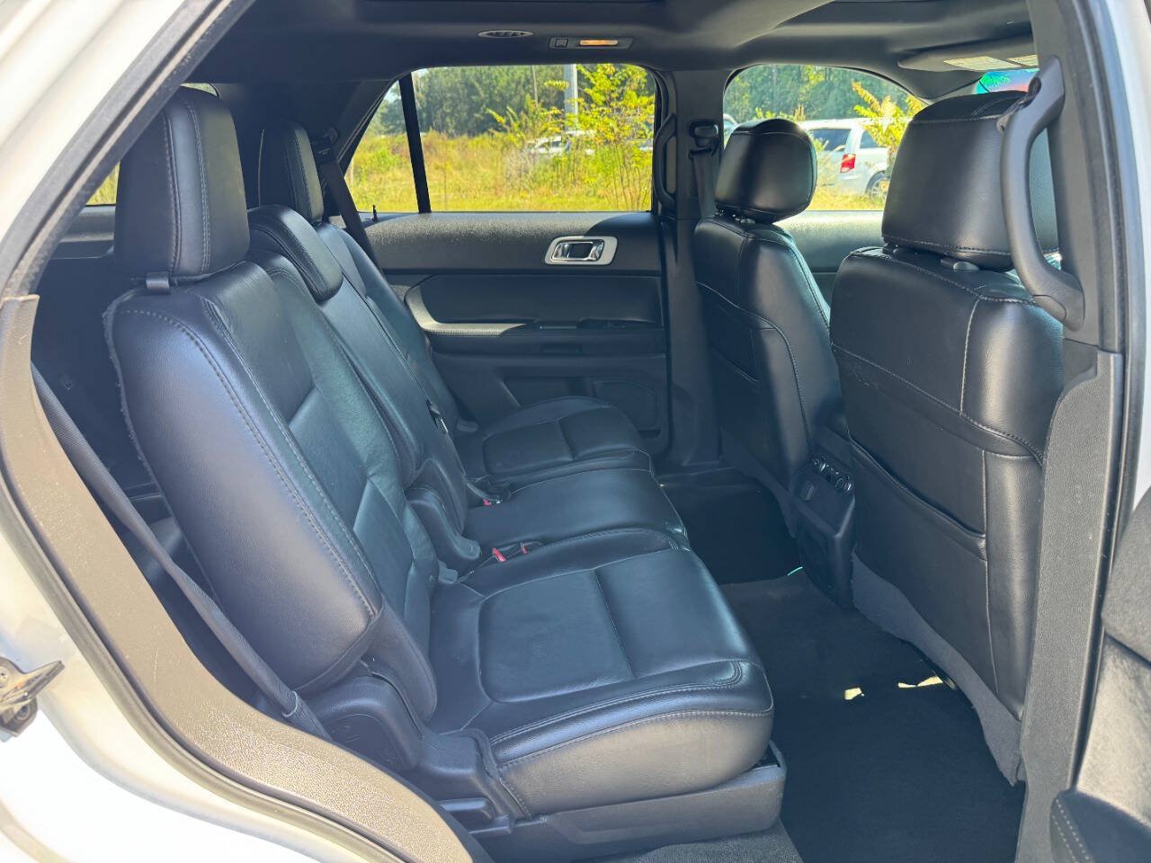 Used 2014 Ford Explorer XLT w/ Equipment Group 202A AWD/4WD image 46