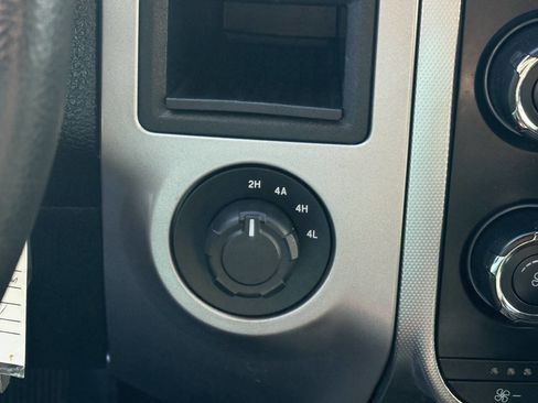 Used 2017 Ford Expedition XLT image 11