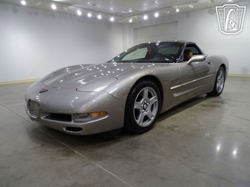 Used 1998 Chevrolet Corvette Coupe w/ Roof Pkg image 4