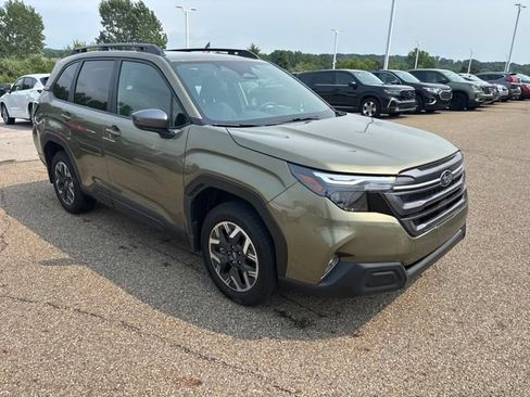 Used 2026 Subaru Forester Premium AWD/4WD image 2