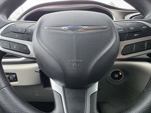 Used 2020 Chrysler Voyager Lxi FWD image 22
