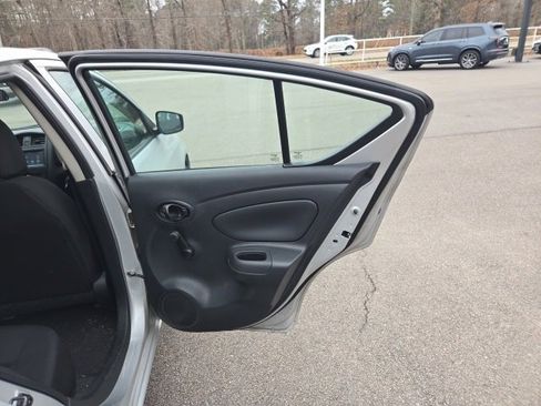 Used 2019 Nissan Versa S Plus image 28