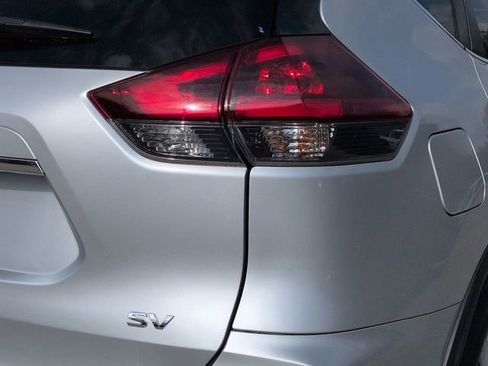 Used 2020 Nissan Rogue SV image 12