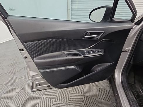 Used 2018 Toyota C-HR XLE FWD image 26