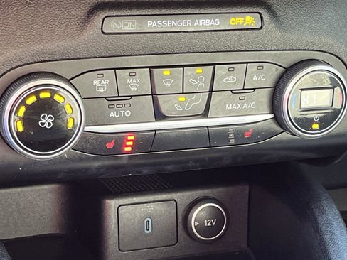 Used 2020 Ford Escape SE image 22