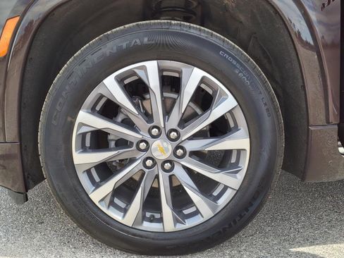 Used 2023 Chevrolet Traverse Premier image 32