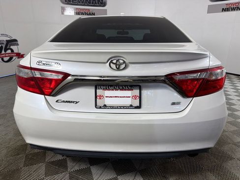 Used 2016 Toyota Camry SE w/ Moonroof Package image 5
