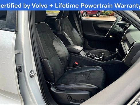 Used 2022 Volvo XC40 T5 R-Design image 9